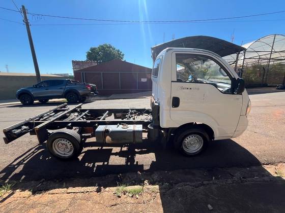 KIA BONGO 2.5 K-2500 4X2 CS TURBO DIESEL 2P MANUAL KIA BONGO 2.5 K-2500 4X2 CS TURBO DIESEL 2P MANUAL